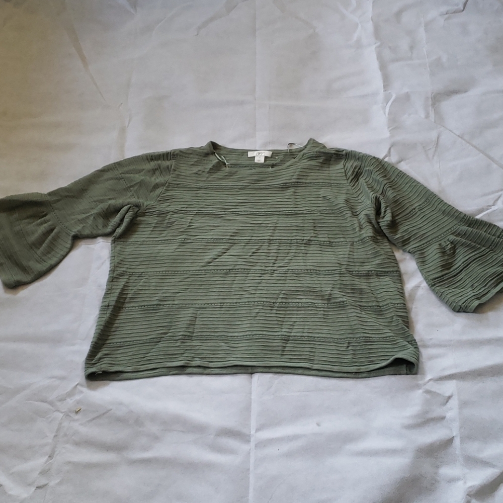 Green Bell Sleeve Long Sleeve Shirt